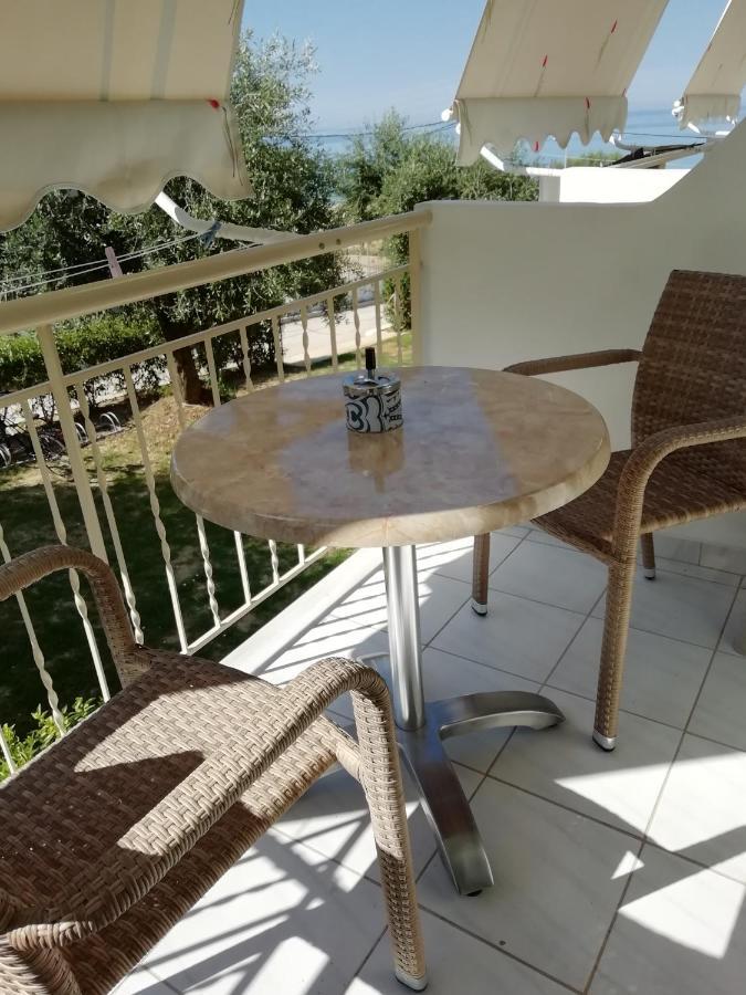 Studios Magda Paralia Vrachou Exteriör bild